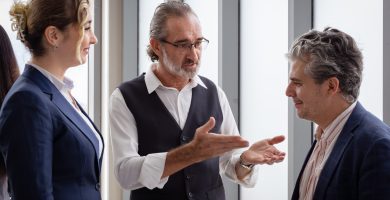 Conversar hacia el éxito: La arte de "preguntar si o no" en la estrategia de startups