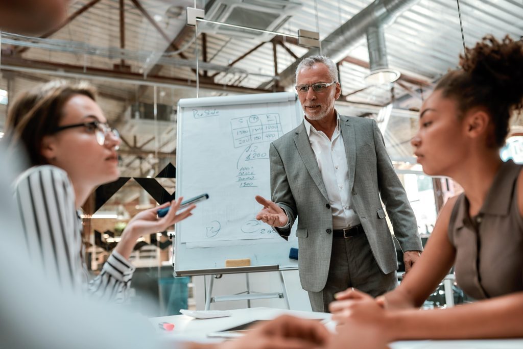Desarrollando habilidades con técnicas de escucha activa para startups exitosas